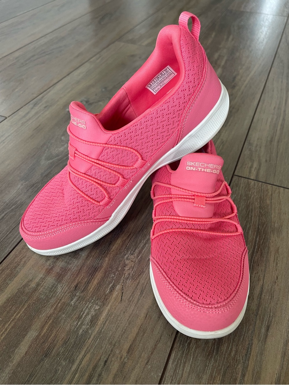 Skechers Women’s On The Go Goga Mat slip-on sneakers Coral pink size US 8